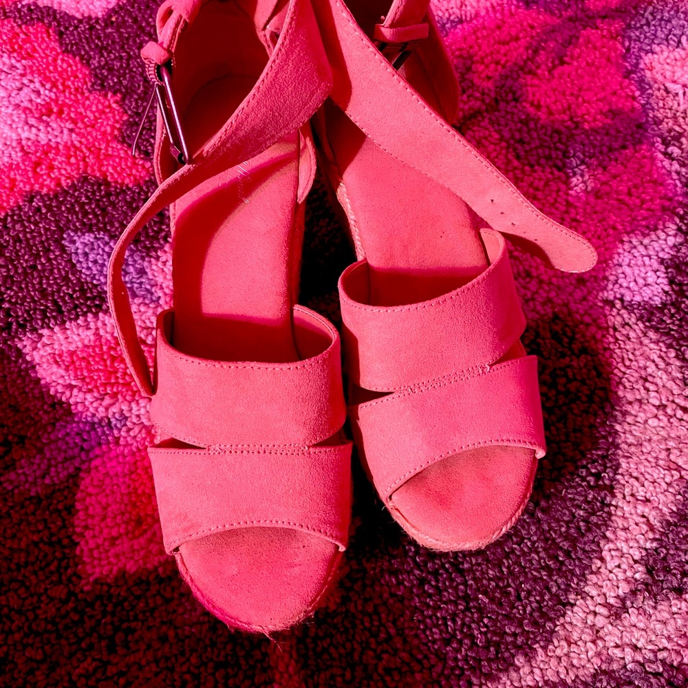 These beautiful heeled shoes are for any special occasion or for everyday.